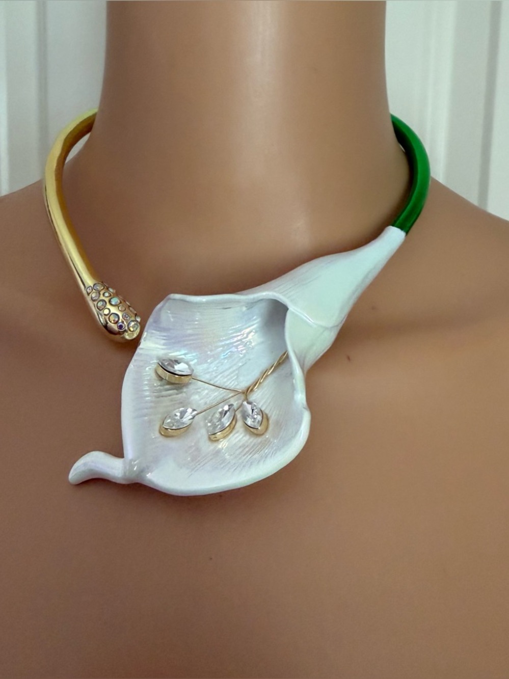 New Betsey Johnson CALLA LILY COLLAR NECKLACE - Picture 10 of 10